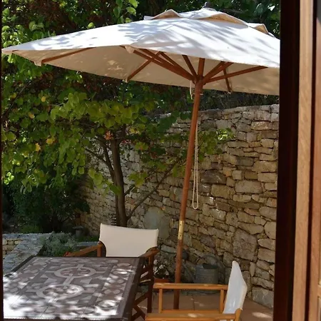 Traditionelles Steinhaus In Friedlichem Bergdorf, Privatsphaere, Einzigartige Aesthetik Und Schoene Aussicht Holiday home
