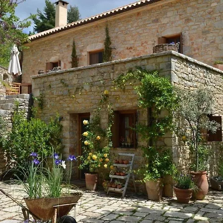Holiday home Traditionelles Steinhaus In Friedlichem Bergdorf, Privatsphaere, Einzigartige Aesthetik Und Schoene Aussicht *