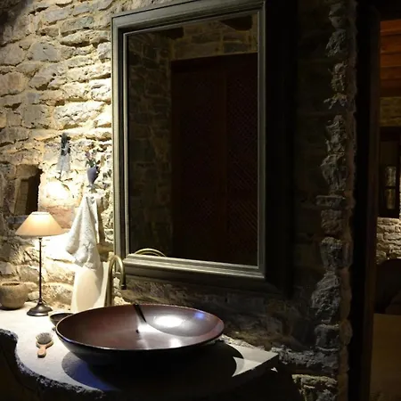 Traditionelles Steinhaus In Friedlichem Bergdorf, Privatsphaere, Einzigartige Aesthetik Und Schoene Aussicht Holiday home *